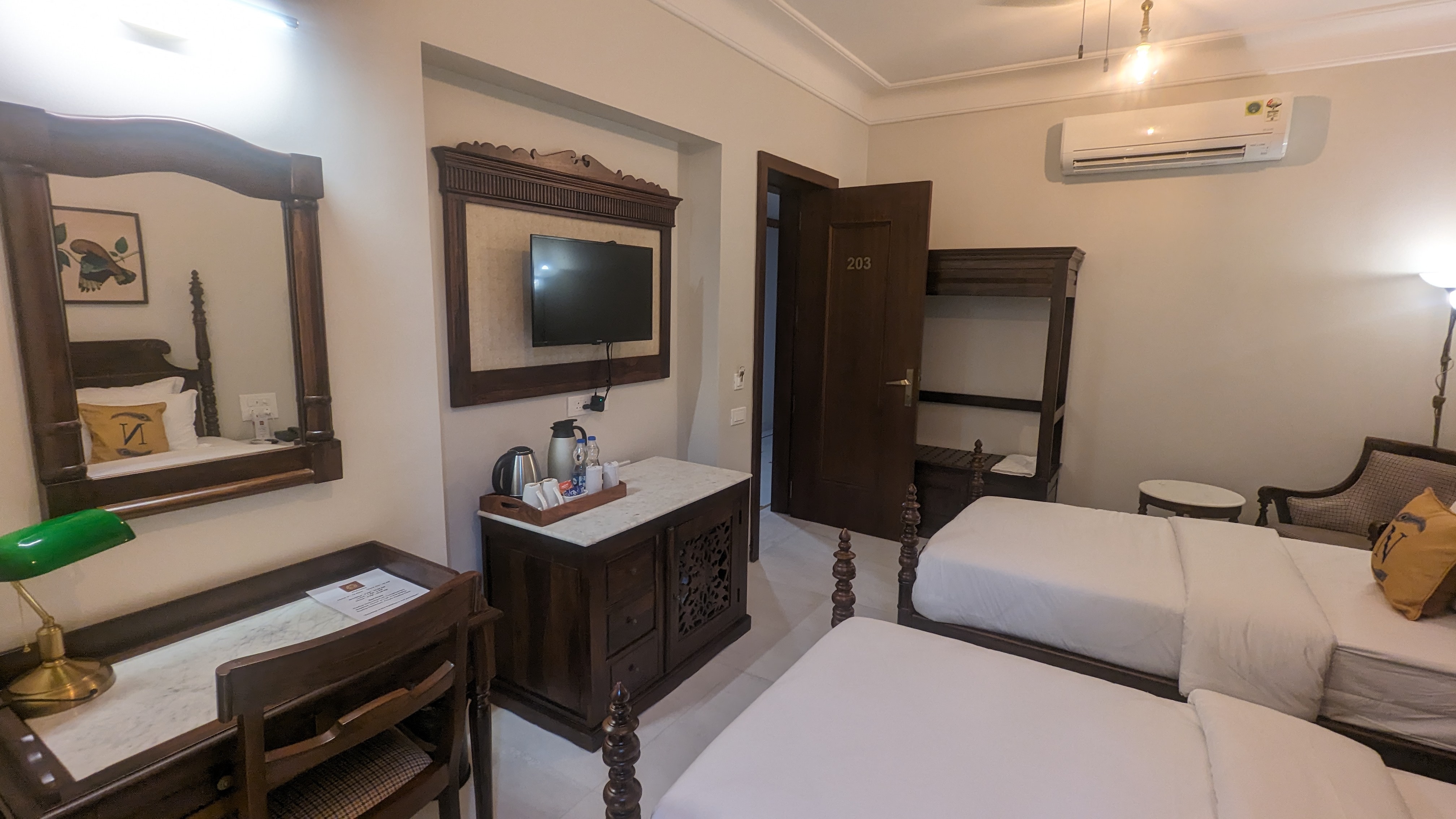Hotel Naren Villa - Tap to explore photos