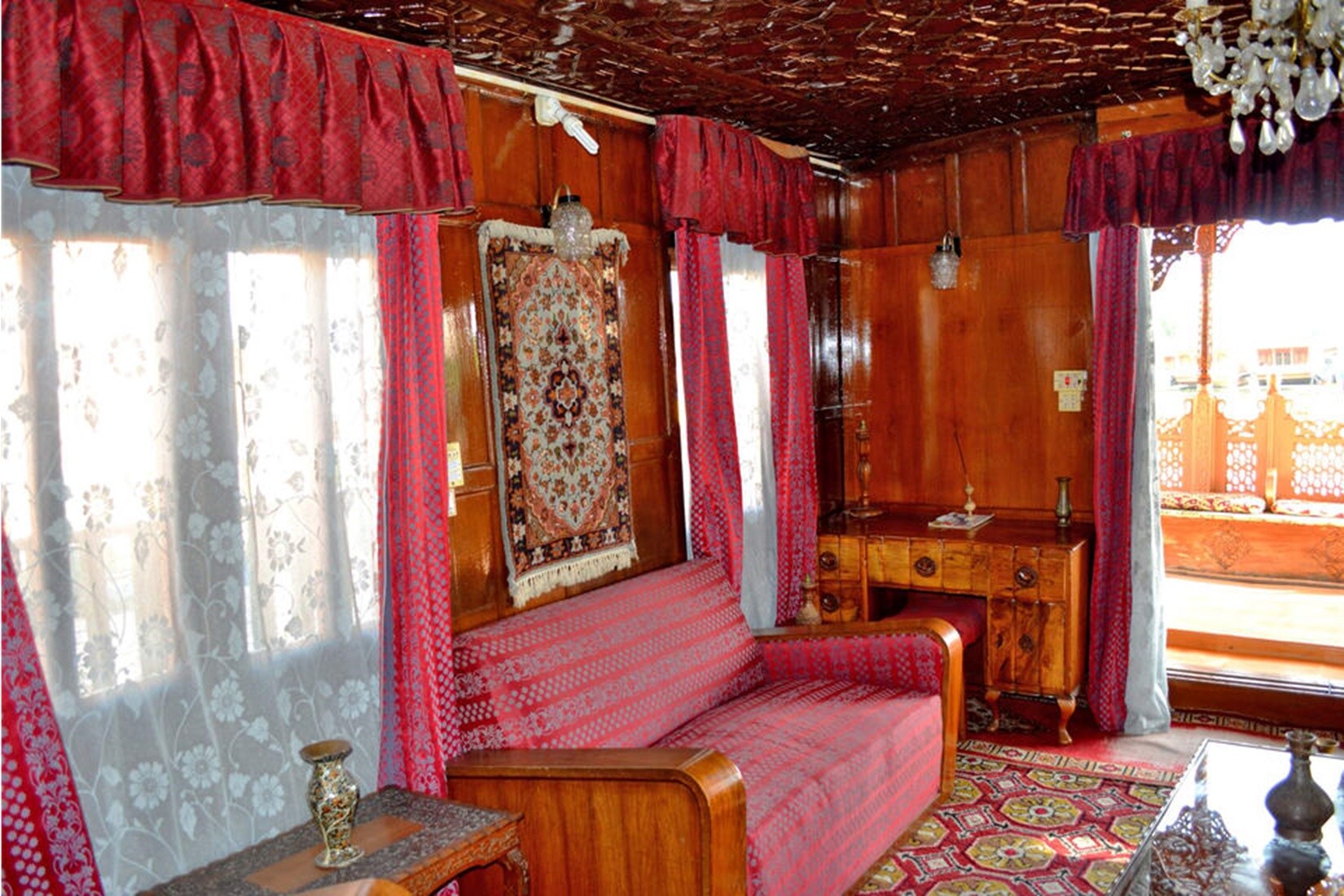Houseboat Calcuta - Tap to explore photos