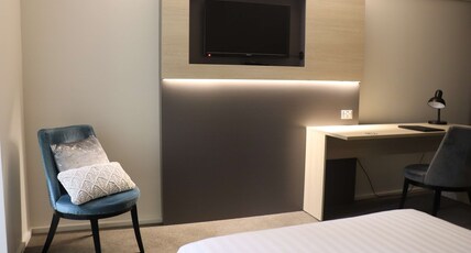 Best Western Plus Hotel Lord Forrest Room Type - Accessible - Suite King Bed, Mobility Accessible, Roll In Shower, Balcony, Sitting Area, Convertible Best Western Plus Hotel Lord Forrest Room Type - Accessible - Suite King Bed, Mobility Accessible, Roll In Shower, Balcony, Sitting Area, Convertible