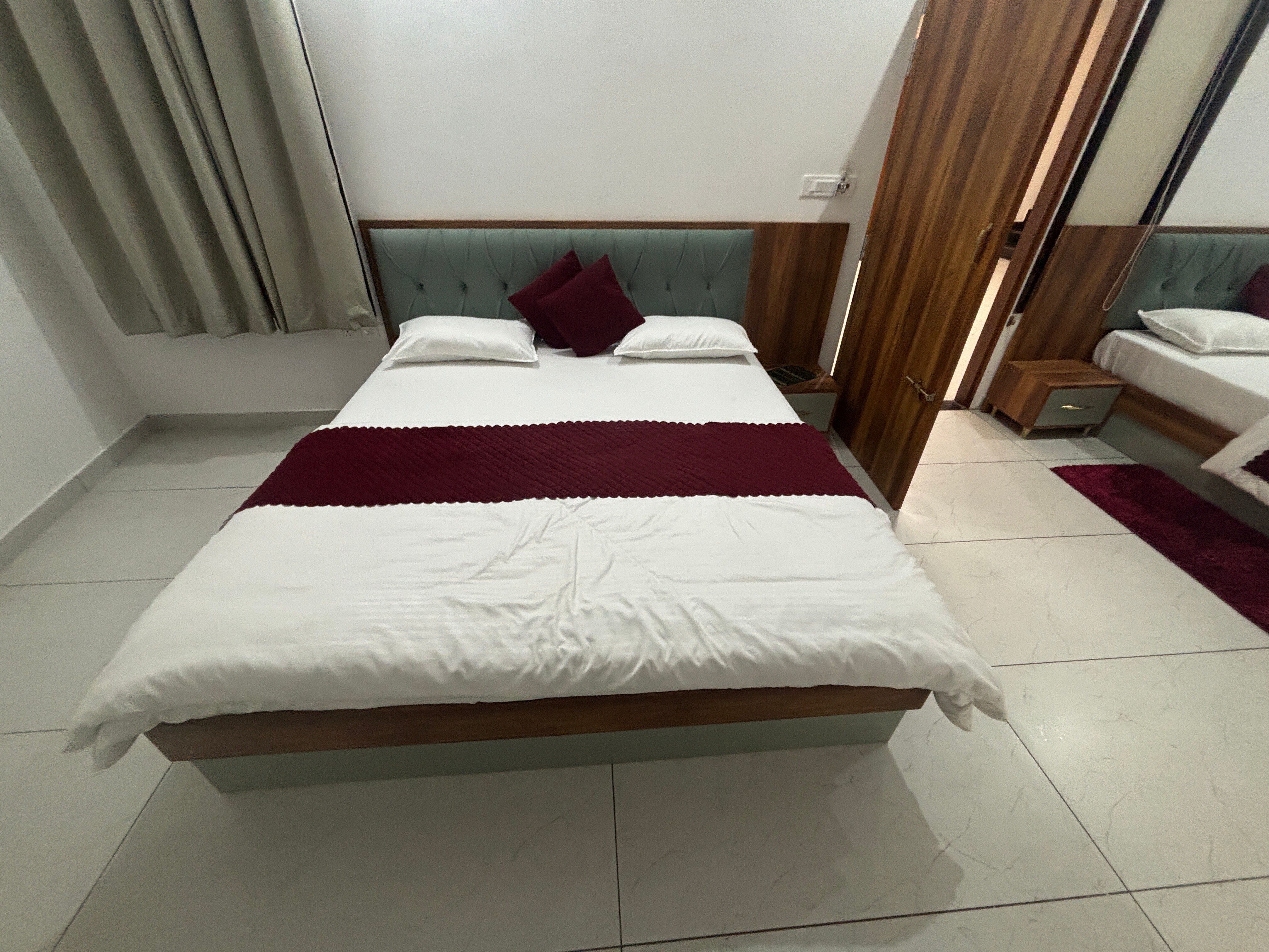 Hotel Sarweshwar Palace. - Tap to explore photos