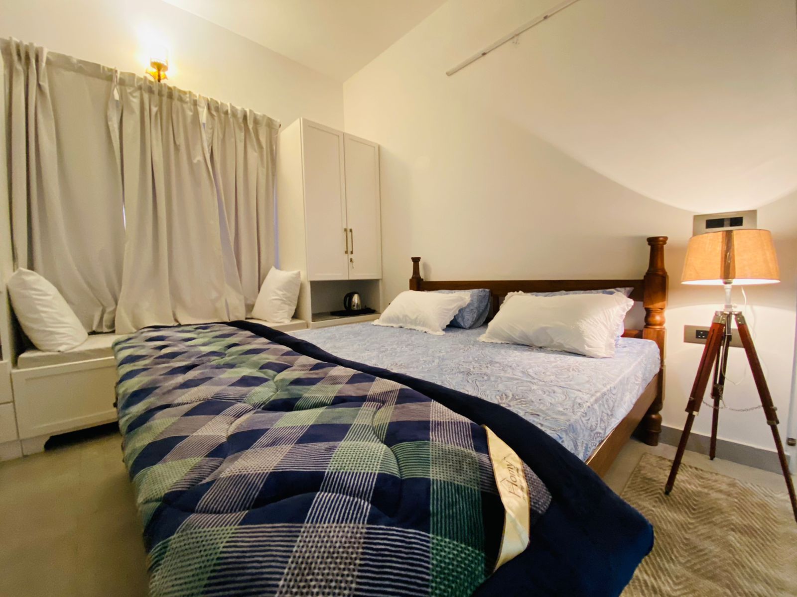 Ohana Homestay - Tap to explore photos