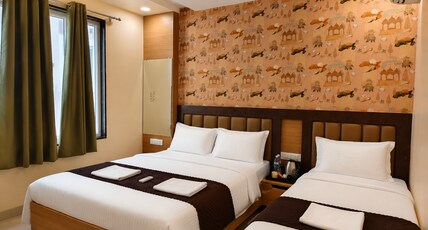 Hotel Hari Niwaas Room Type - Deluxe Triple Bed room