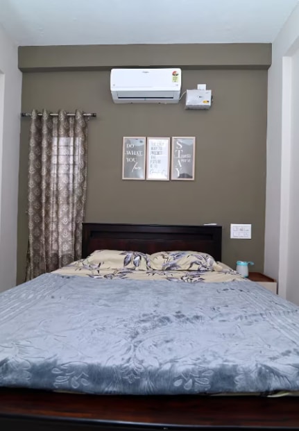 Cozy Couples Students Stay Yashaswi Home Stays - Tap to explore photos