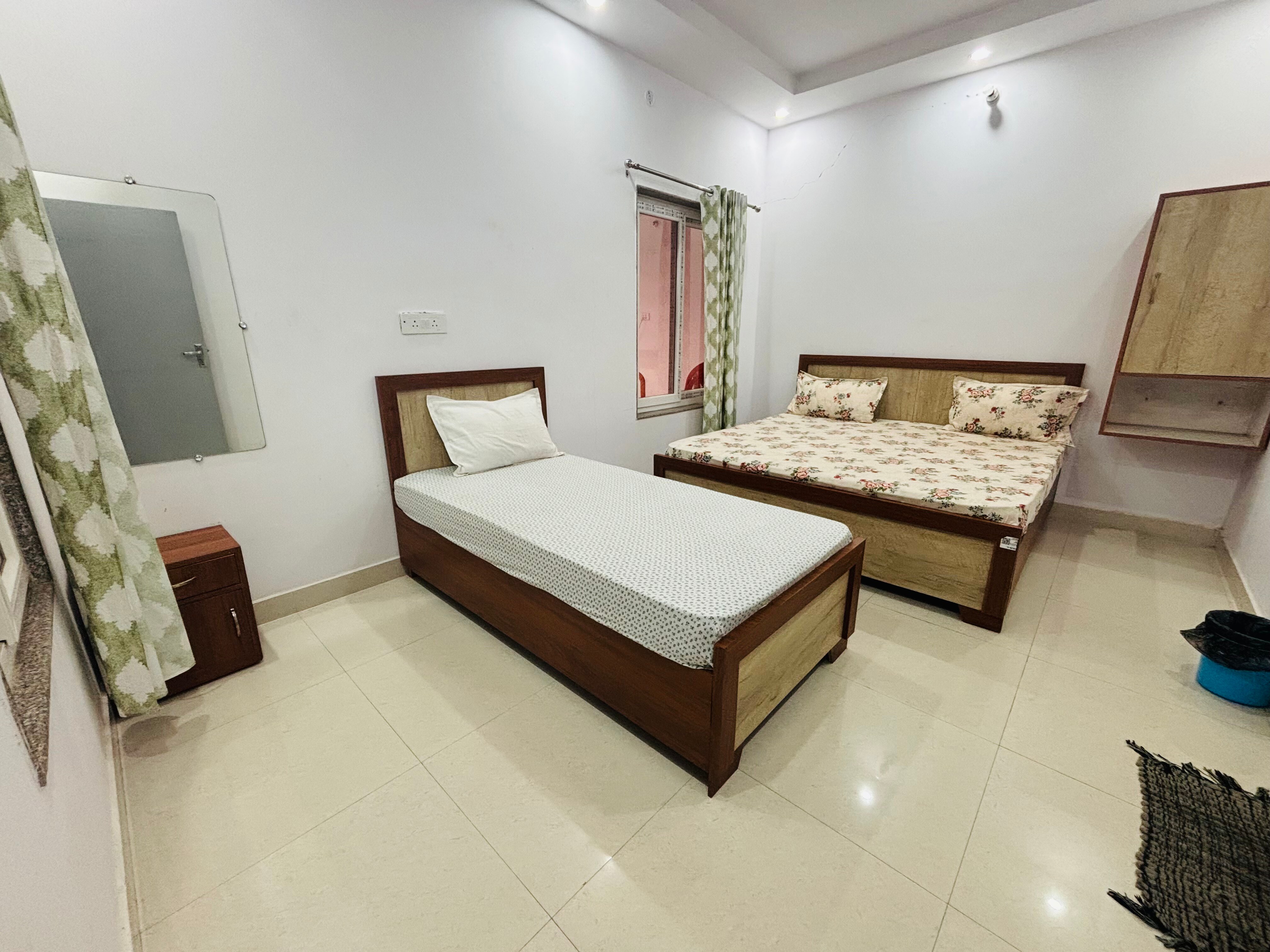 Anand guest house - Tap to explore photos