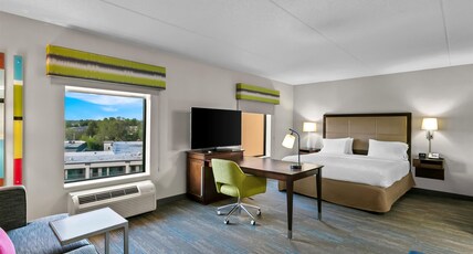 Hampton Inn & Suites by Hilton Baltimore/Woodlawn Room Type - 1KN STDO MIC FRIDG WTBR NS