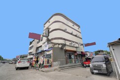 OYO 912 Fb Suites