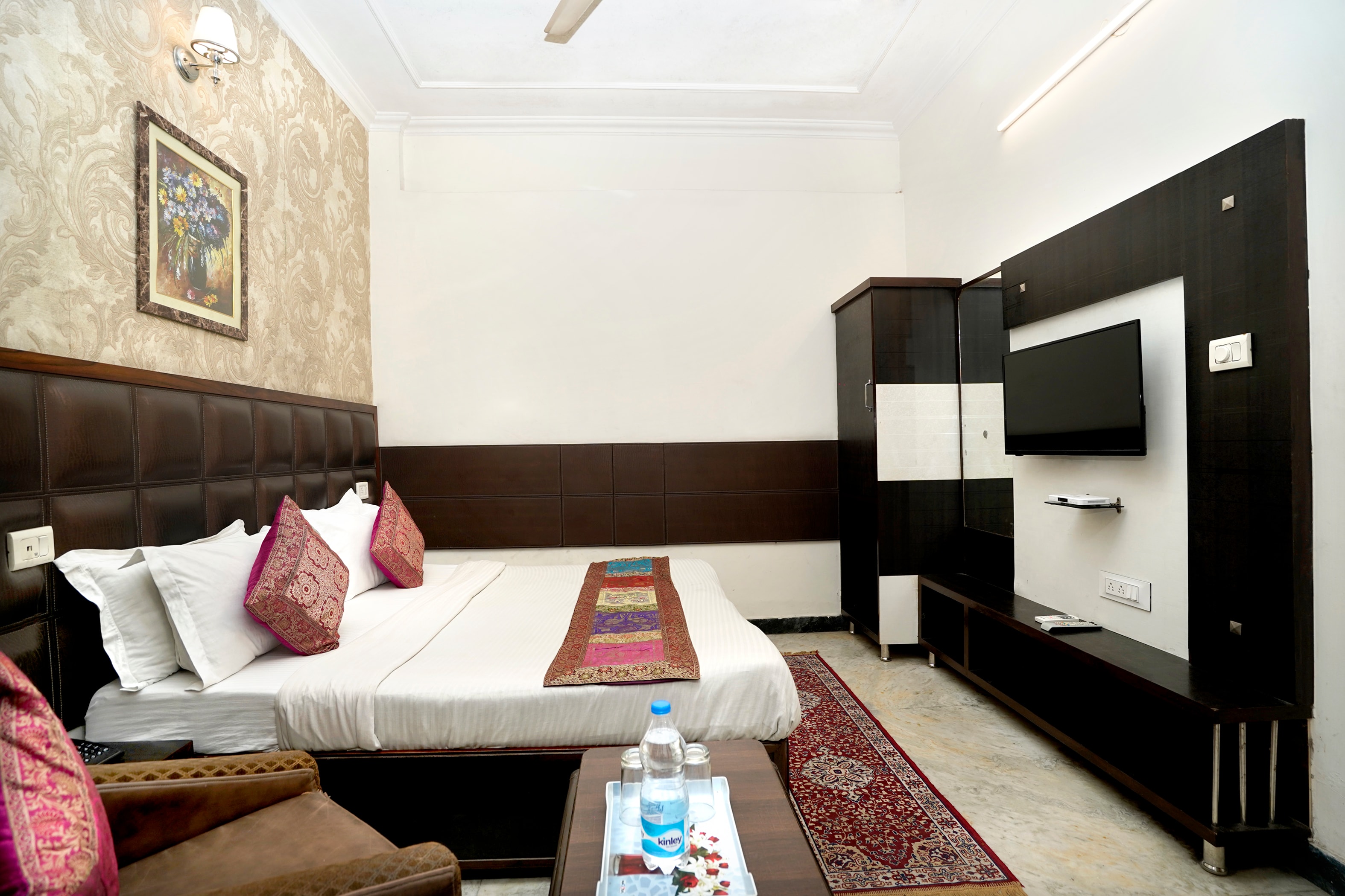 Hotel Atithi @ 3mins from Ludhiana Railway Station - Tap to explore photos