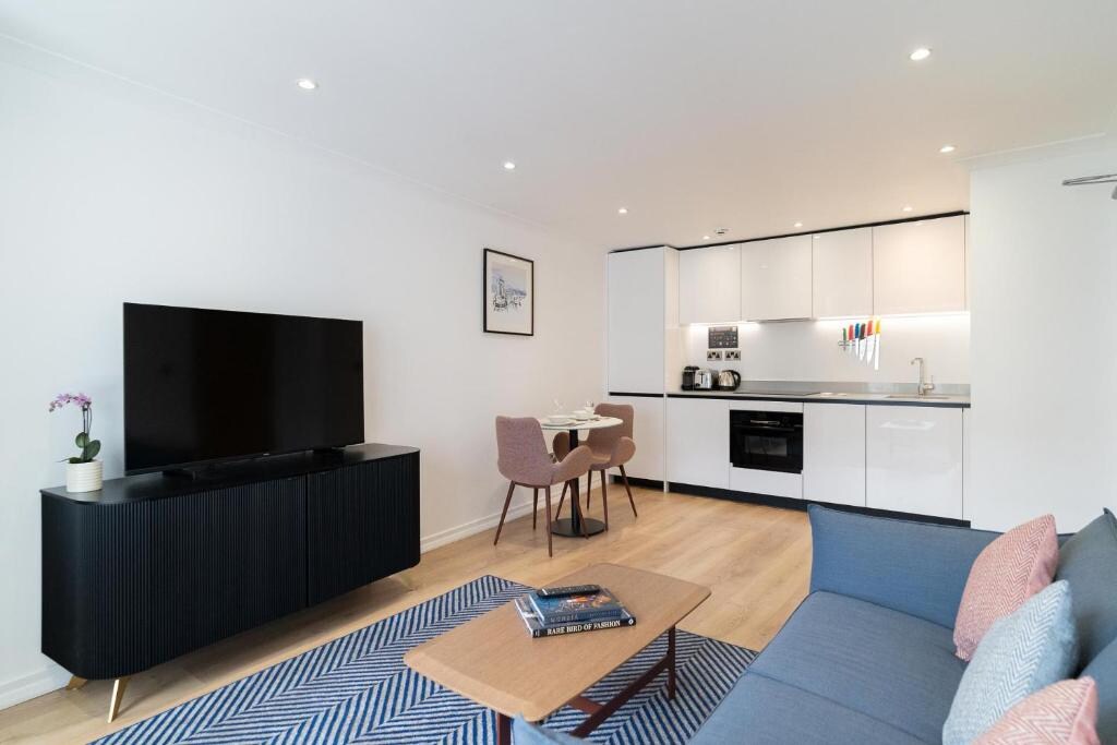 Premier Suites Edinburgh Fountain Court - Tap to explore photos