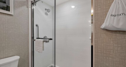 Hampton Inn & Suites Lufkin, TX Room Type - 1 KING BED NONSMOKING