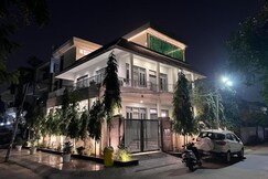 Park Facing Luxurious Villa