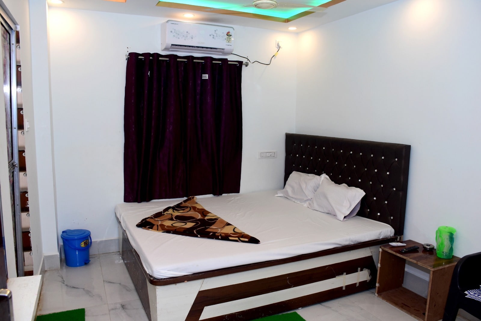 HOTEL BHUVANESHWARI - Tap to explore photos