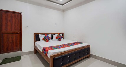 FabHotel Ramendra Palace Room Type - Deluxe Room