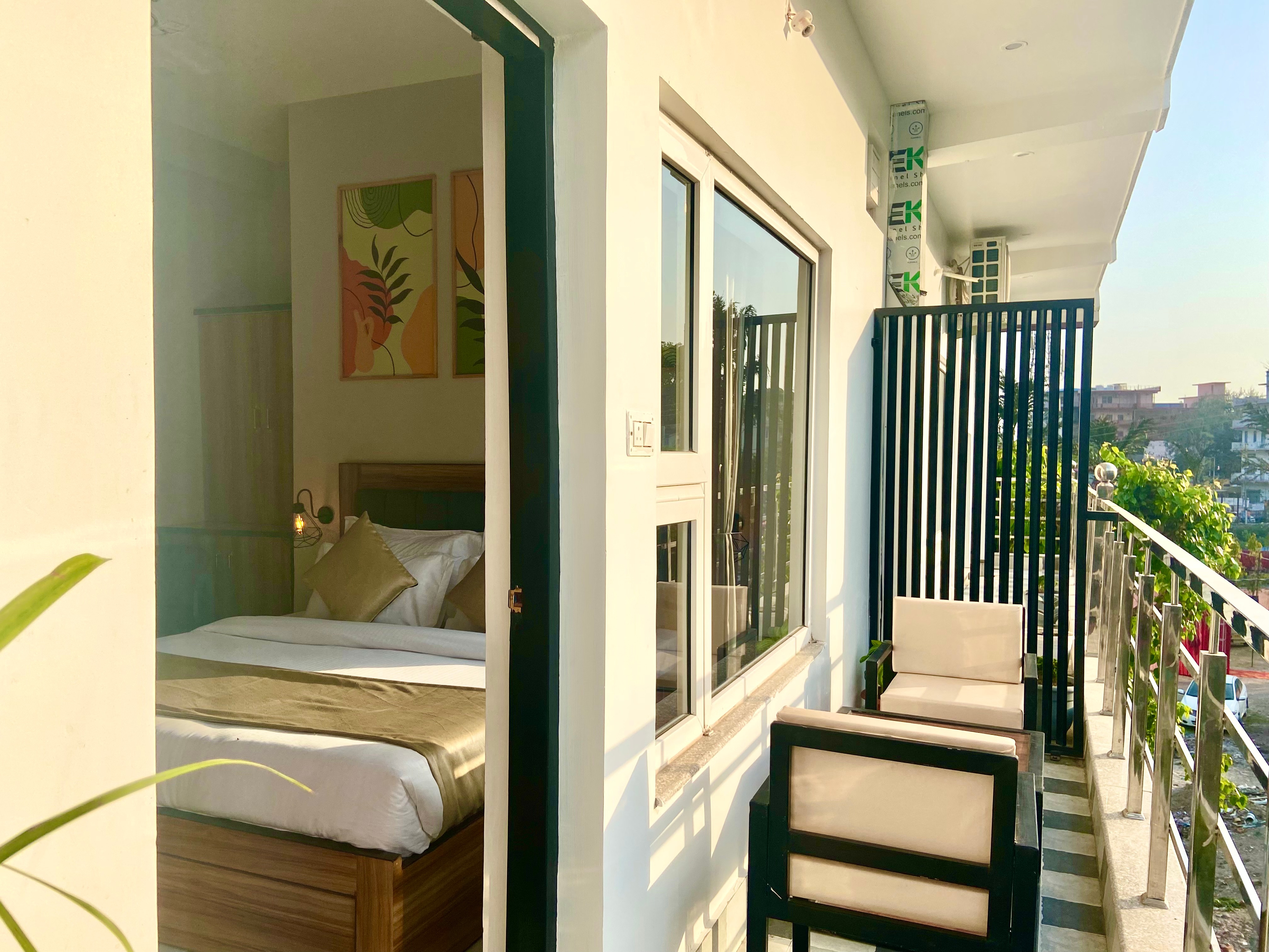 Hotel Wraveler Inn - Tap to explore photos