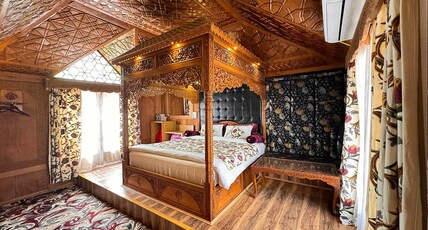 New Jacquline Heritage Houseboats Room Type - The Royal Heritage Suite with Jacuzzi
