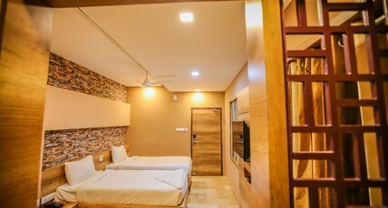 Flora Park Inn Room Type - Deluxe AC Room