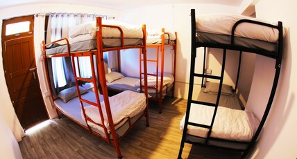 Whoopers Hostel - Tosh Room Type - 6 Bed Mixed Dormetory with Free Wifi