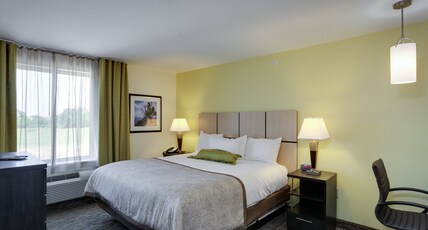 Candlewood Suites COLLEGE STATION AT UNIVERSITY Room Type - 1 King 1 Bdrm Ste Comm Mobil Access Tub