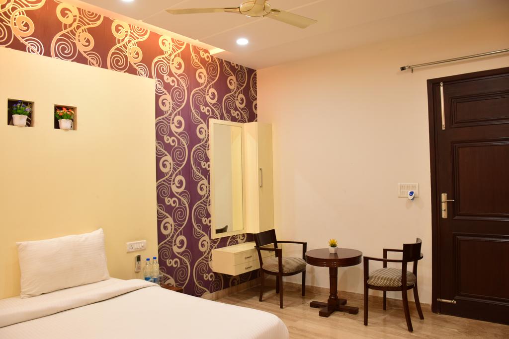 When In Gurgaon - Service Apartments, Near Medanta Medicity - Tap to explore photos