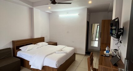 Natures Retreat Vagamon Room Type - Deluxe room with Balcony 4 Lower Floor
