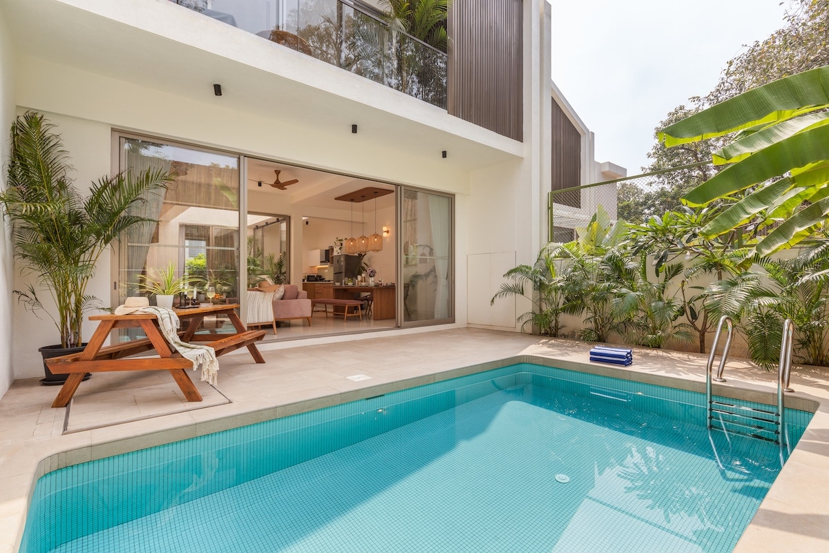 TBK VILLAS,R8, VAGATOR,WITH PVT POOL - Tap to explore photos