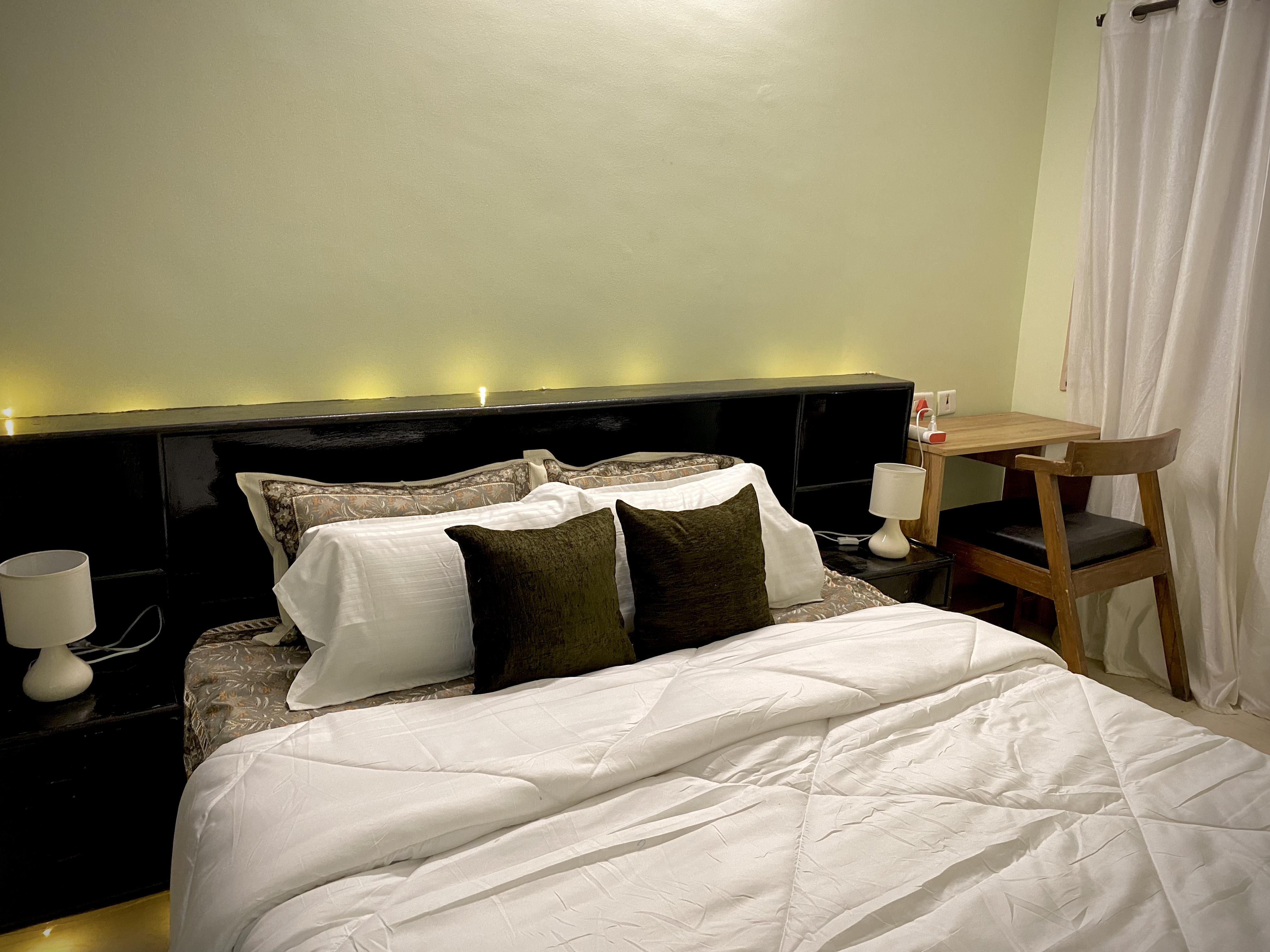 Greendale 3BHK Glam Apt Full Furnished - Tap to explore photos