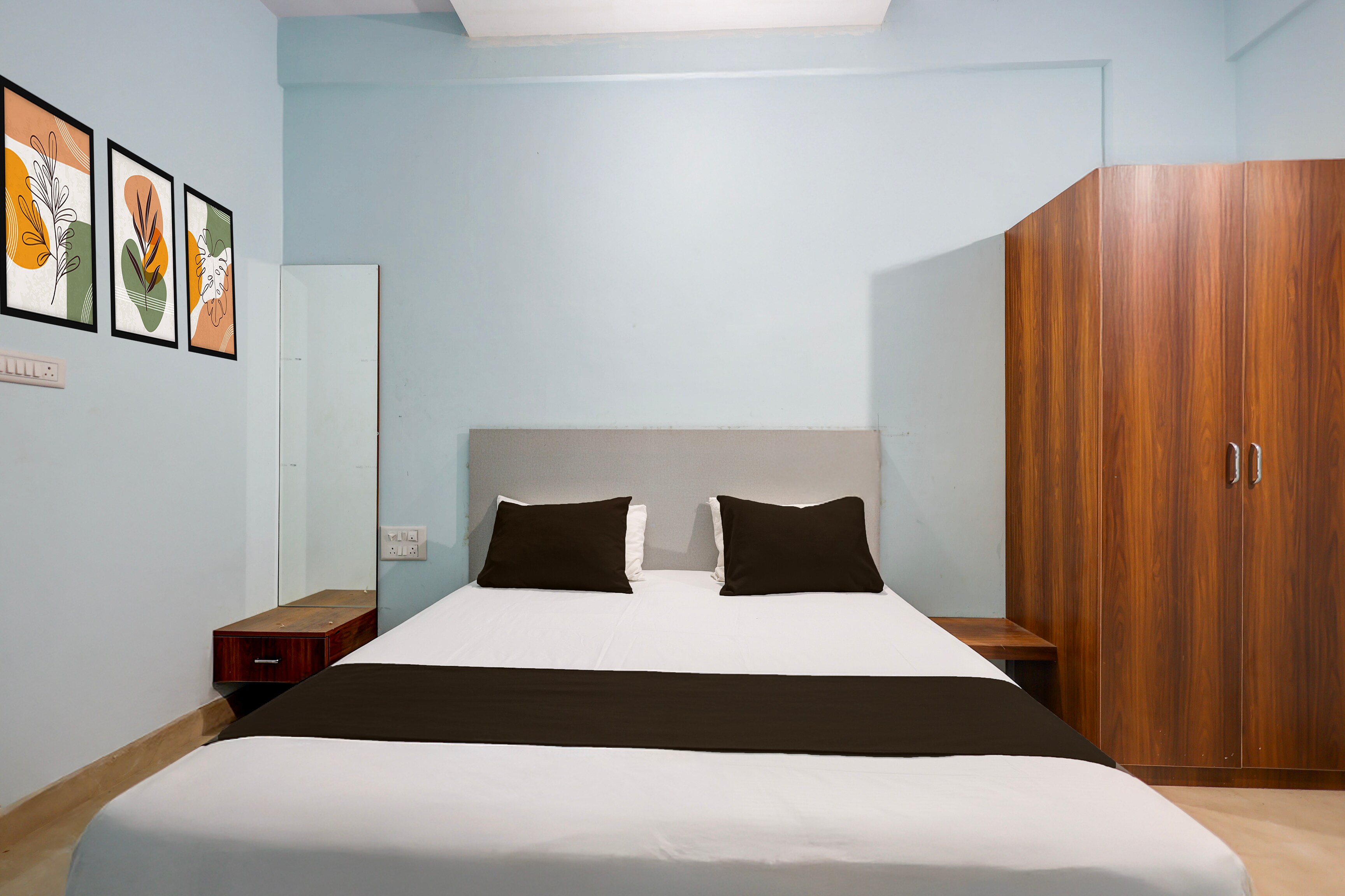 Hotel O SHRI THIRUMALA PARADISE LODGE - Tap to explore photos