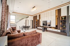 Aaramgharstays - 4BR B8 villa with private pool