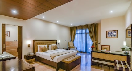 Royal Residence Premier - Cyber Hub Room Type - Royal Suites with bathtub Royal Residence Premier - Cyber Hub Room Type - Royal Suites with bathtub