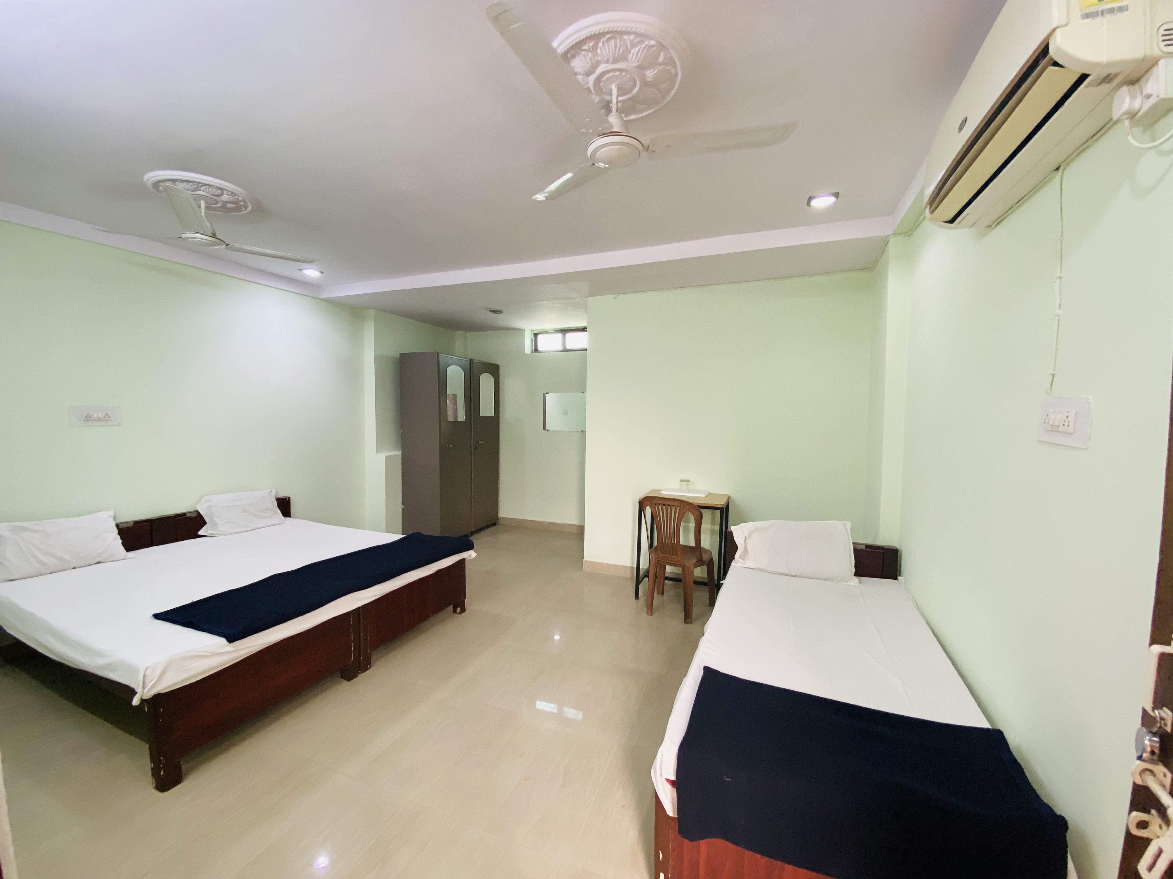 Hotel Avani Palace - Tap to explore photos