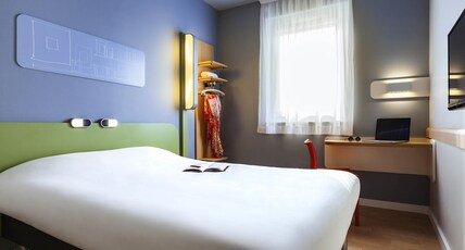 ibis budget Sens Room Type - DOUBLE - Room with a large bed for 2 people