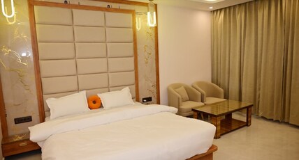 Hotel Shiv Palace Room Type - Double Occupancy Luxury Suite room ( Lake, City and Mountain view)