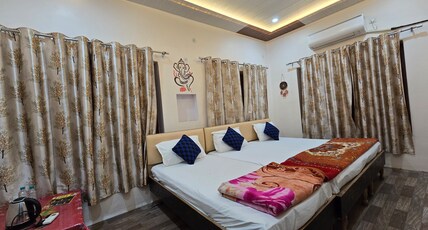 Shivohm Inn Homestay | 400mts from Kashi Temple Room Type - Triple Bed AC Room