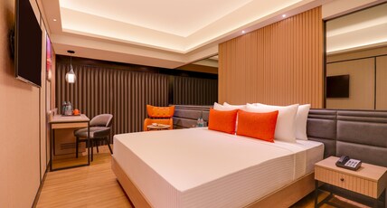 Lemon Tree Premier Malad Mumbai Room Type - Premier King Room