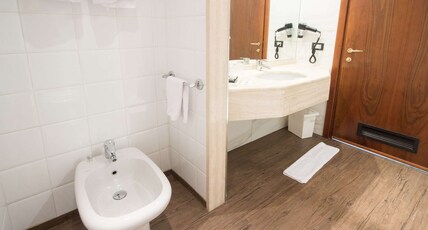 Best Western Hotel Modena District Room Type - 1 KING 1 SINGLE,NSMK,JRSTE,LOUAR