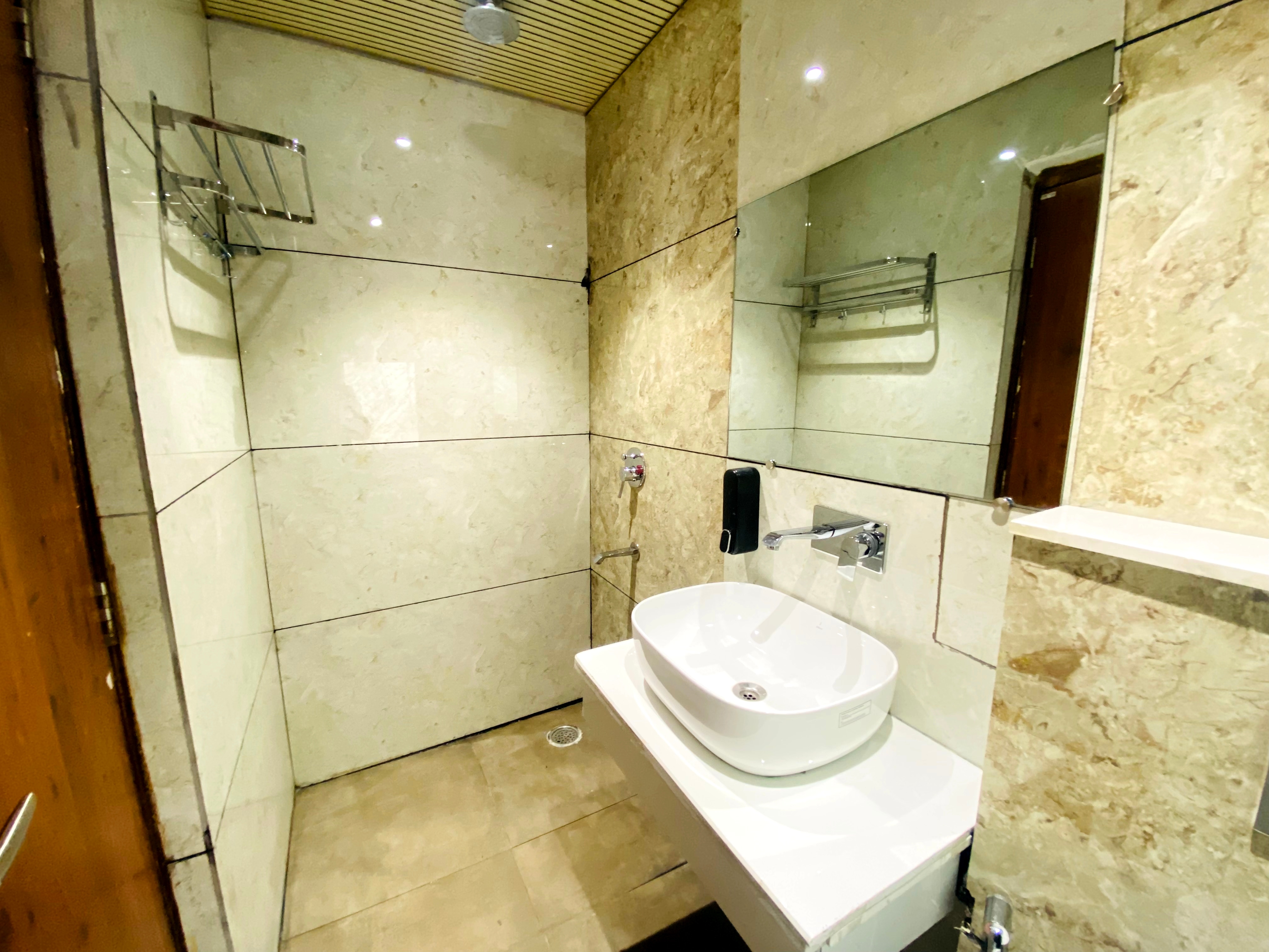 Sonu Guest House,rishikesh - Tap to explore photos