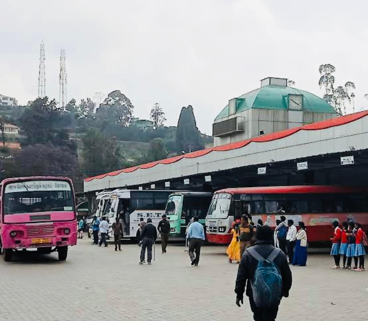 Hotel Maneck  Manor - Tap to explore photos