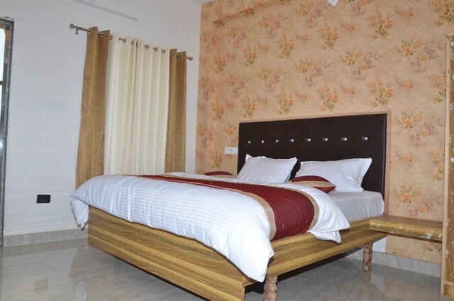 PARK VIEW HOTEL & RESTAURANT - Tap to explore photos