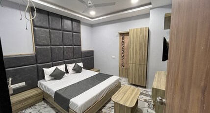 Hotel Krishna Chandkheda Room Type - Deluxe Room