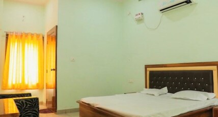 Raj Garden & Hotel Room Type - Deluxe Room with Garden View King Bed