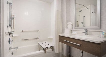 Hampton Inn - Springfield Room Type - 2QN MOB HEARING ACC TUB NS
