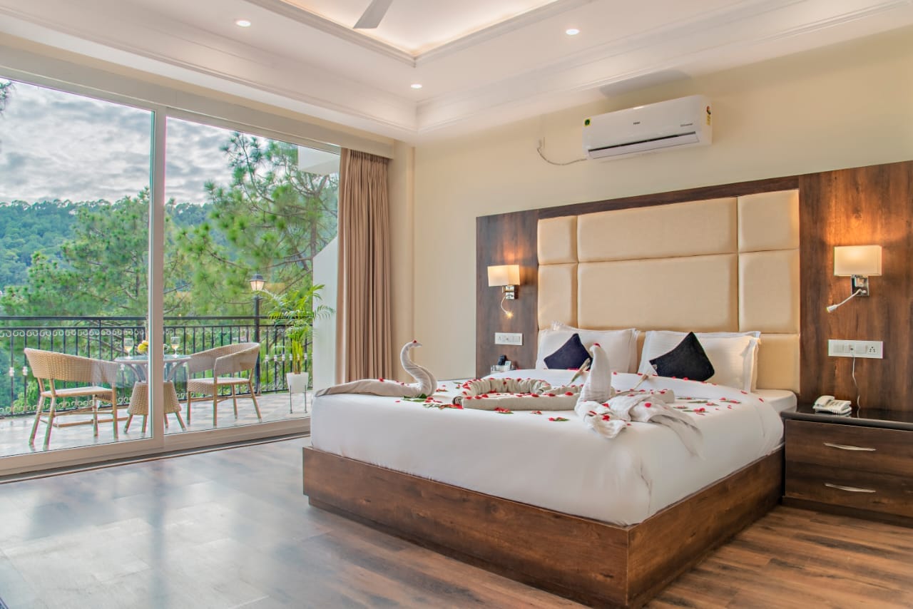 Kasauli Mist | Luxury Rooms - Tap to explore photos