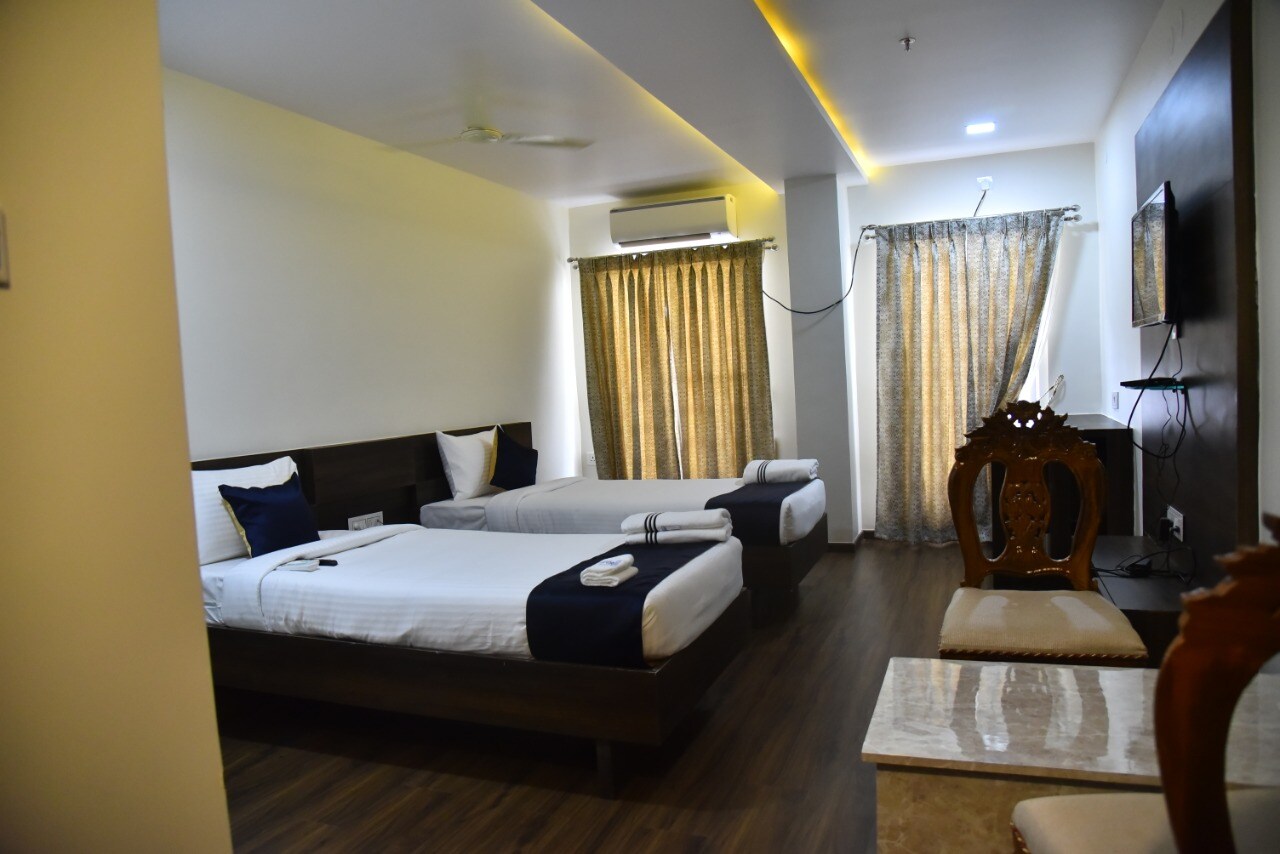 Hotel Swarna Palace - Tap to explore photos
