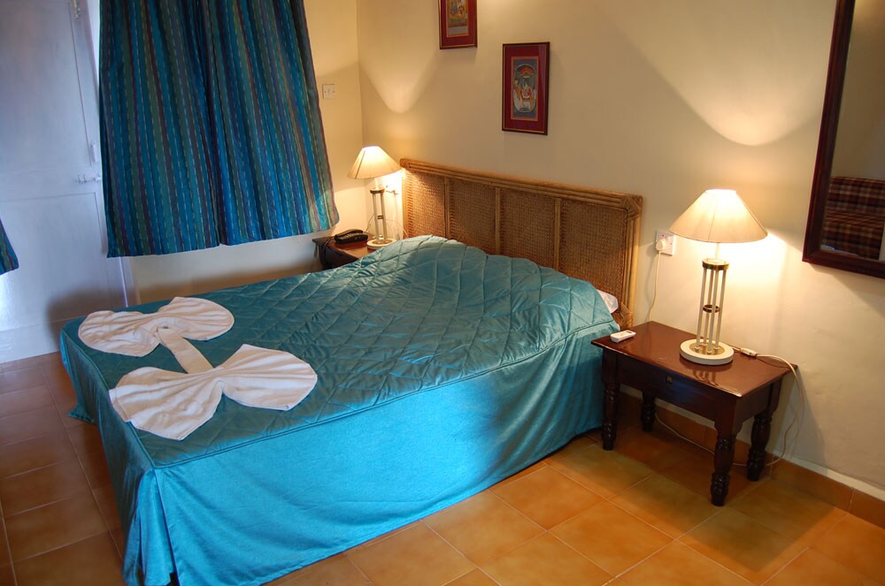 Pool View Studio Apartment - Tap to explore photos