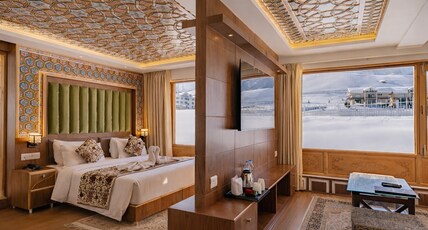 Hotel Village Walk Sonamarg Room Type - Suite Room with Mountain View
