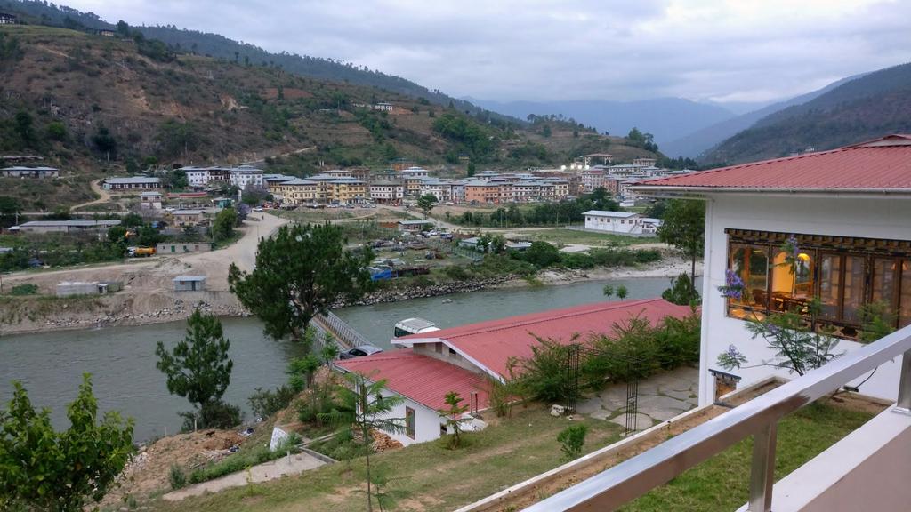 Khuru Resort - Tap to explore photos