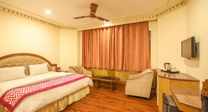 Hotel Royal Palace Room Type - Deluxe Room (Non AC)