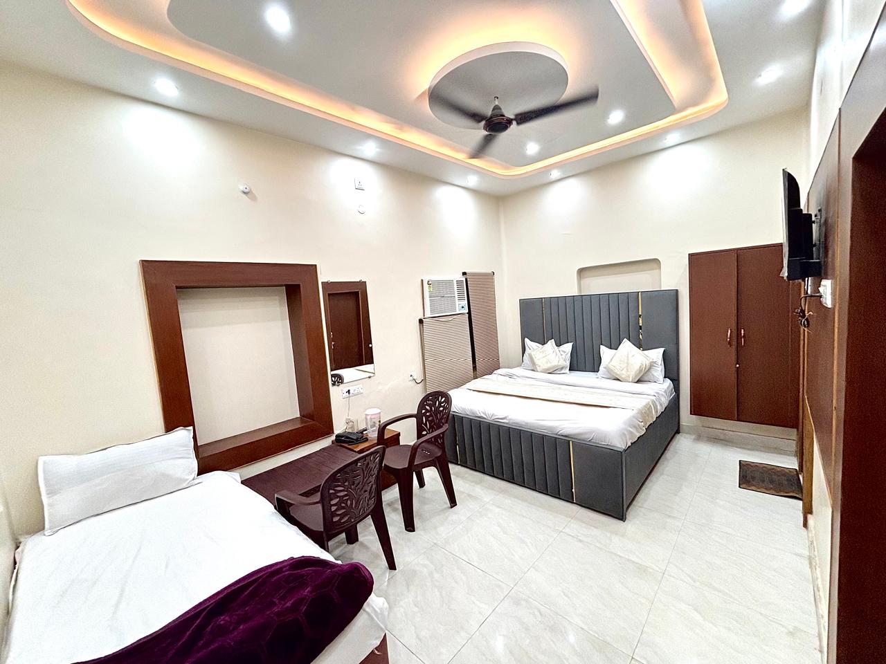 Hotel Jalsa - Tap to explore photos