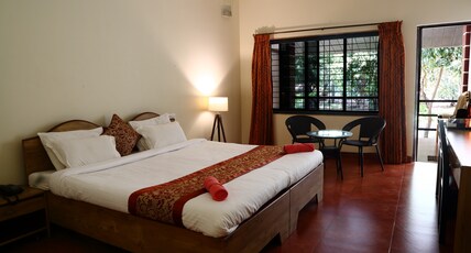 Pinewood Resort Room Type - Super Deluxe Room - Garden View