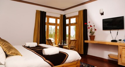 HOTEL NATURES LAND Room Type - Deluxe Room With Mountain View