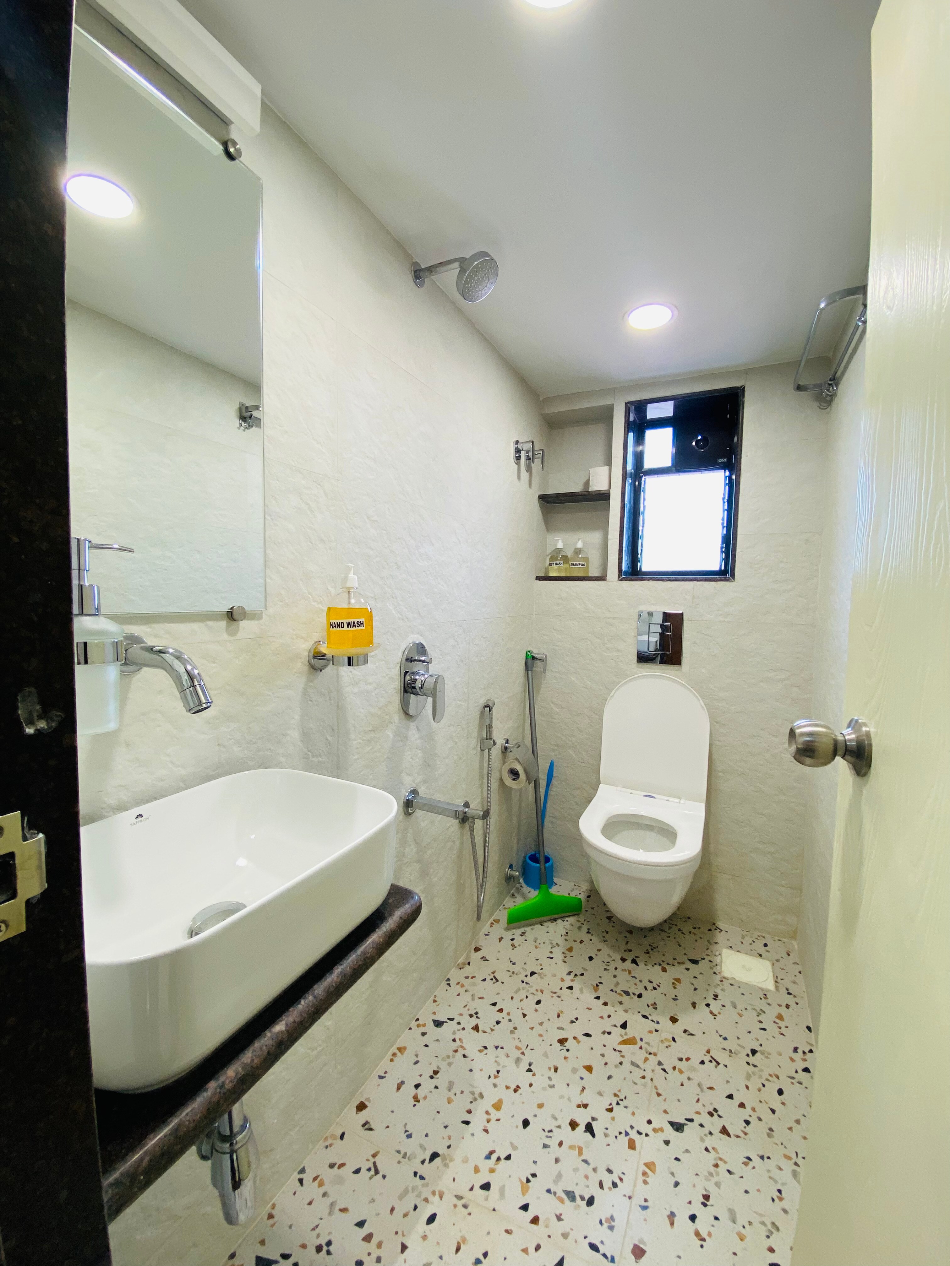 Nora Pocket Friendly Listing - Tap to explore photos